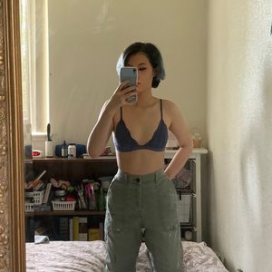 J crew green cargo pants w big pockets and paint